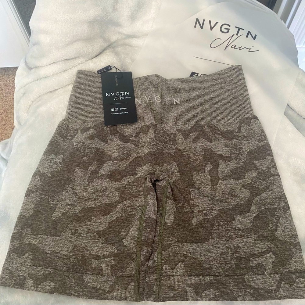 💚NWT NVGTN CAMO SEAMLESS SHORTS💚